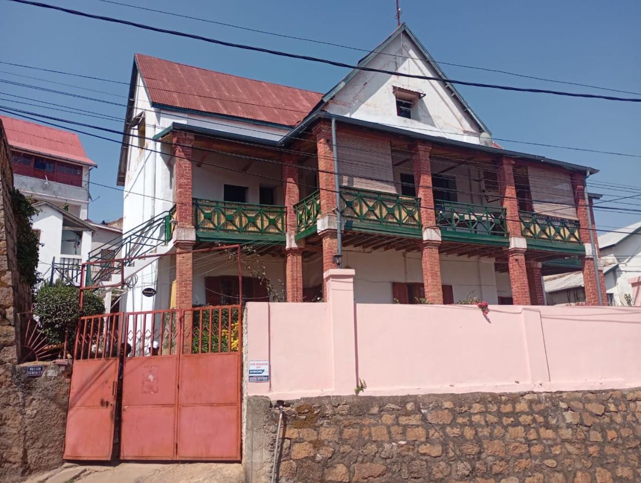 M'Serenity Guest House Tananarive Extérieur photo